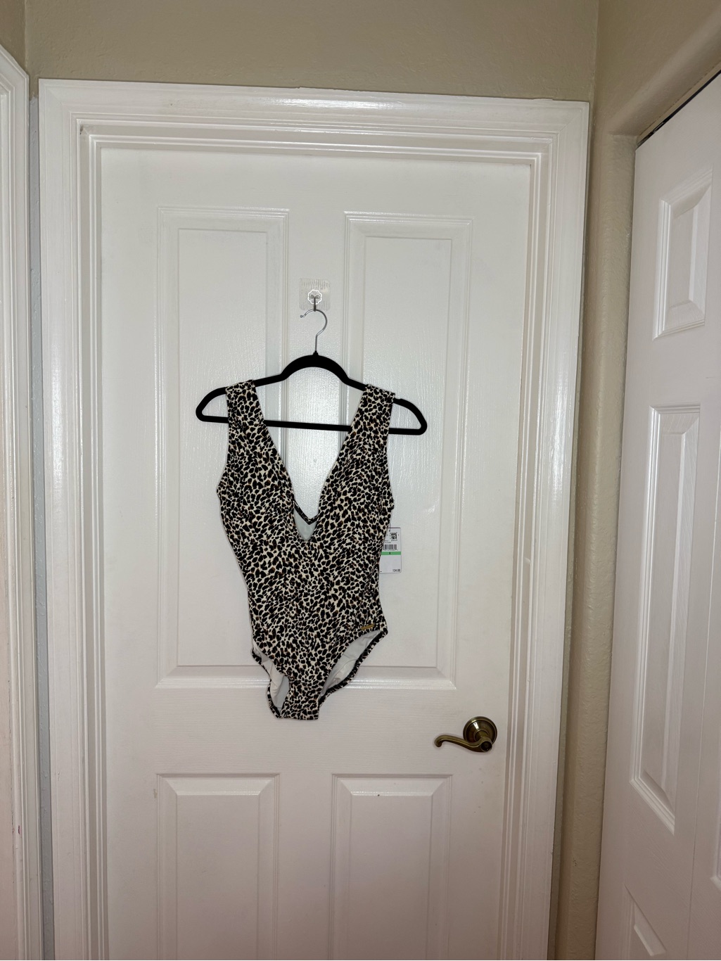 Vince Camuto Leopard-Print V-Neck One-Piece Swimsuit - Black & Cream